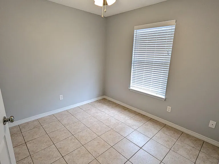 7592 Chablis Cir — Photo 14