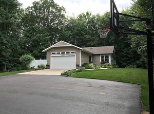 18473 148th Ave, Spring Lake, MI 49456