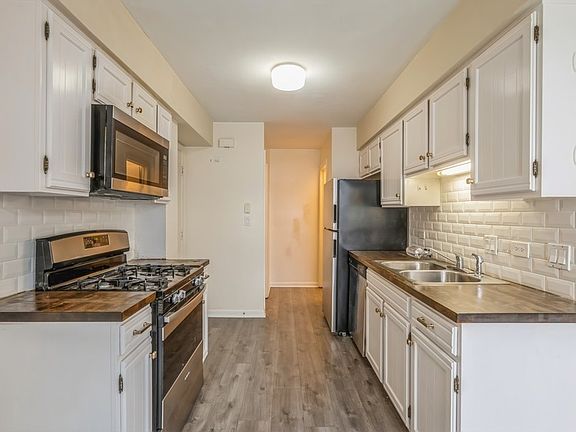 4th image of 332 Westwood Ct #0