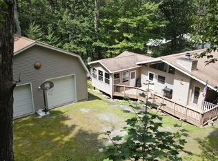 809 Lasso Ct N, Lords Valley, PA 18428