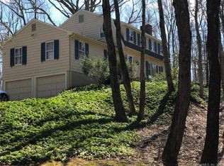 11 Oak Ridge Dr, Bethany, CT 06524