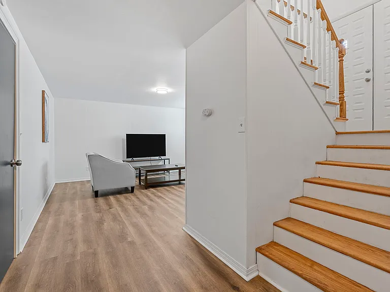 2751 Tiara Dr — Photo 34