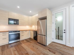 527 Vyner Cres #A, Oakville, ON L6L 3R4