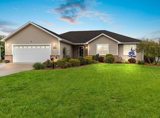 2850 Yellow Jasmine Way, Green Bay, WI 54313