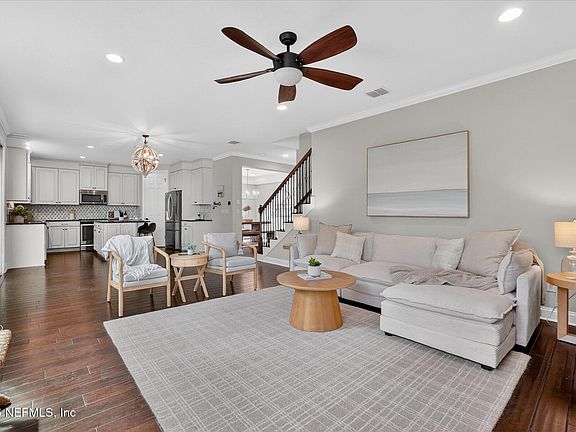 5th image of 272 SOUTHERN OAK Drive