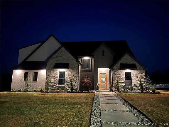5th image of 303 N 82nd Ct