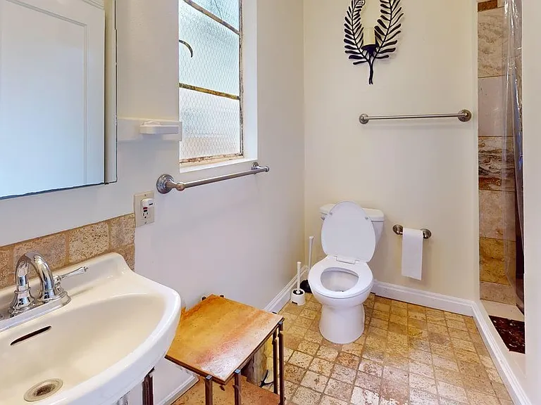 2433 McKinley Ave #A — Photo 8