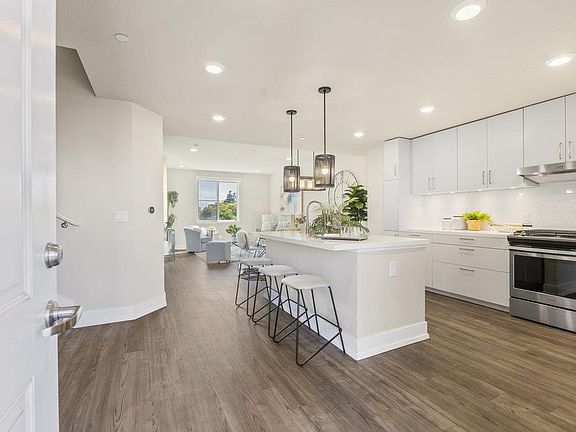 4th image of 1048 Monroe St #315