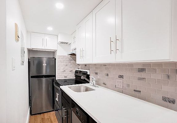 4th image of 124 W 73rd St APT 6
