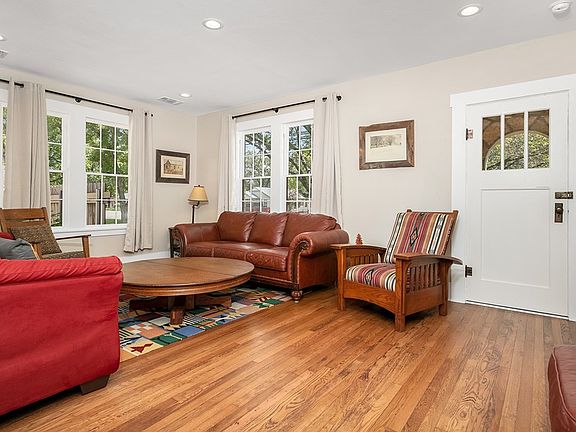 5th image of 802 N Llano St