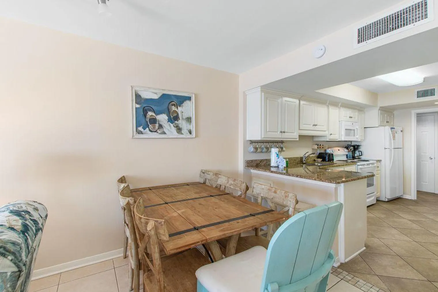 3 bed, 3.0 bath, 1044 sqft, $4,594 — Photo 4