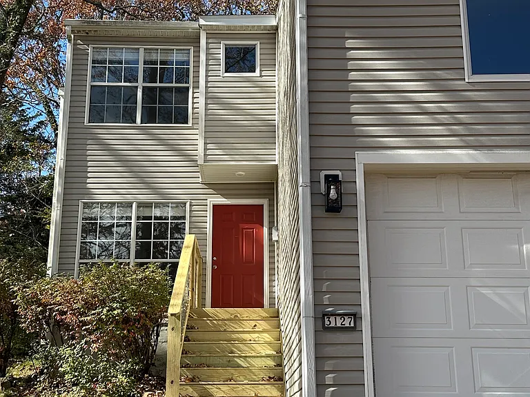 3127 N Kensington Ct — Photo 2