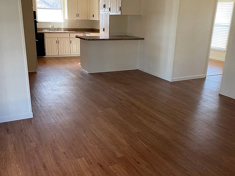 109 SW Cindy Ln — Photo 8