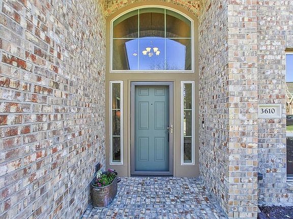 Nice view of the entrance.
