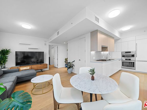 4th image of 877 Francisco St #1128