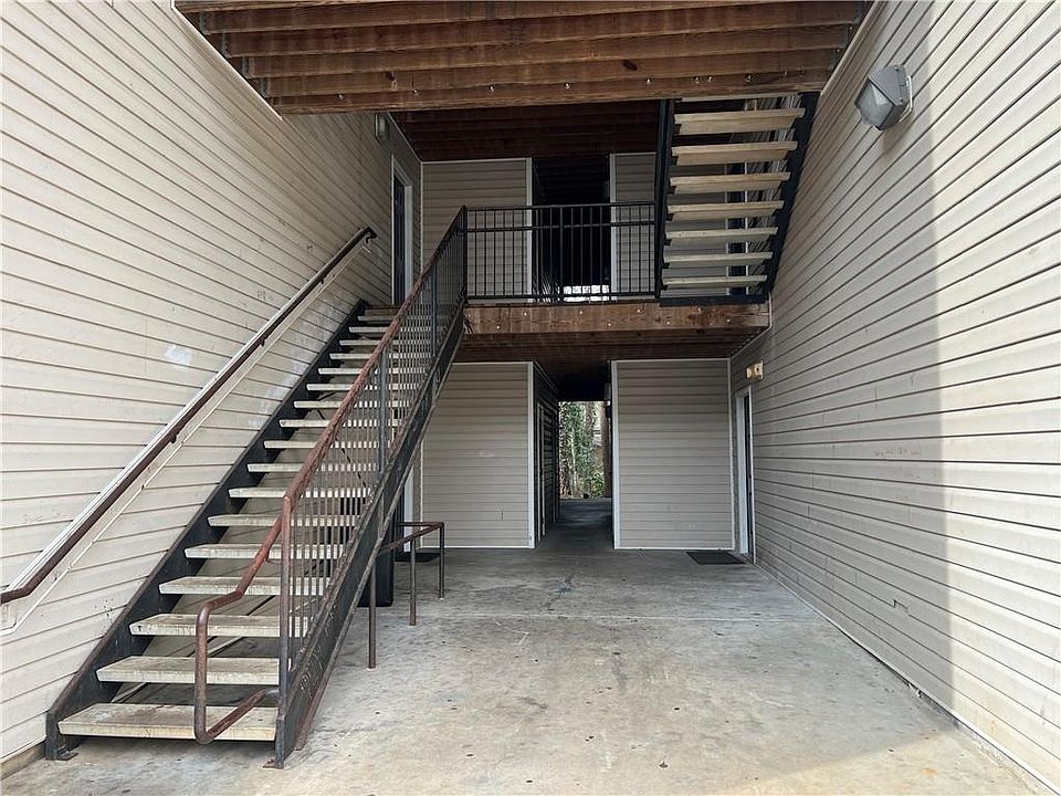 2nd image of 8201 Par Four Way