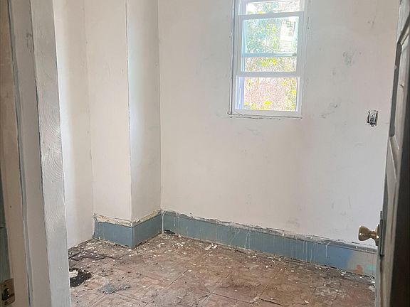 5th image of 310 Patton Ave NW