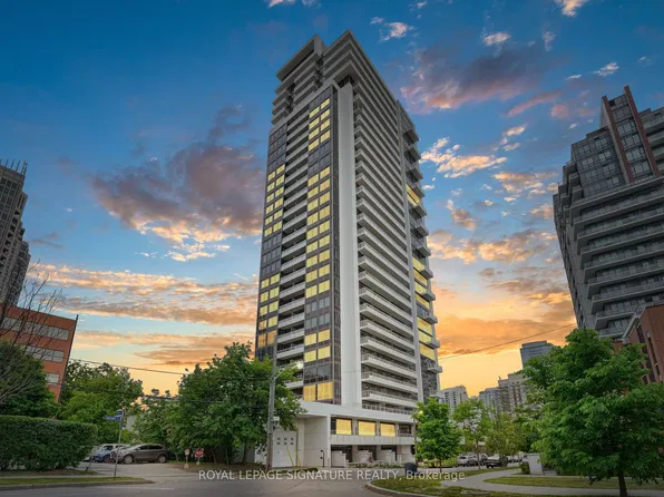 75 Canterbury Pl #Townhouse 105, Toronto, ON M2N 0J3