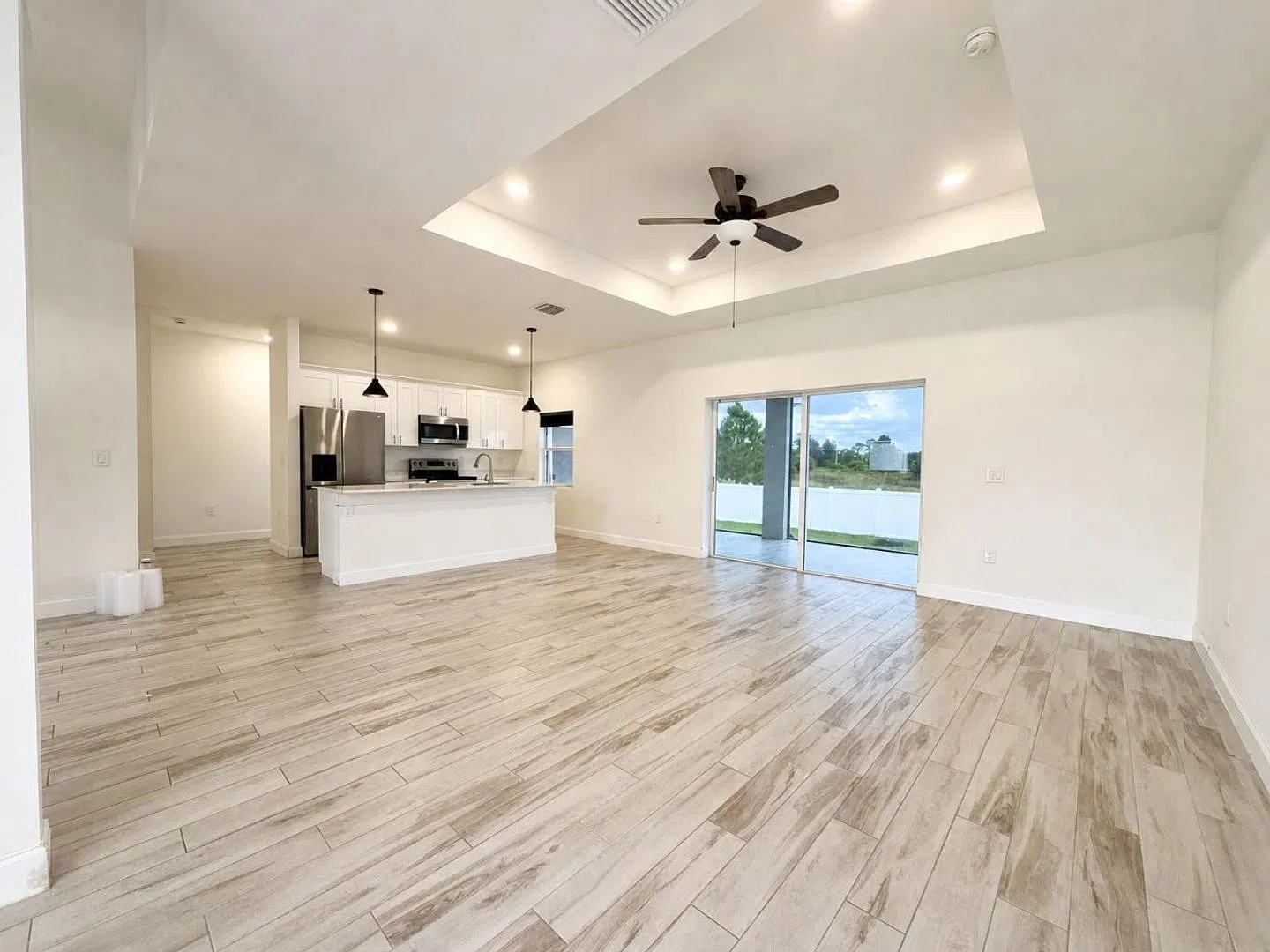 Beautiful Newer Construction 3-Bedroom Annual Rental With Spacious Lanai & Pet-Friendly! — Photo 4