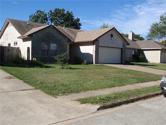 1st image of 1113 York Castle Dr