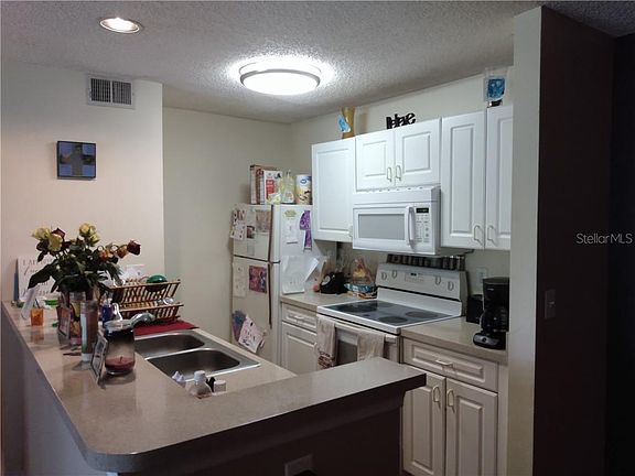 3rd image of 10020 Strafford Oak Ct APT 915