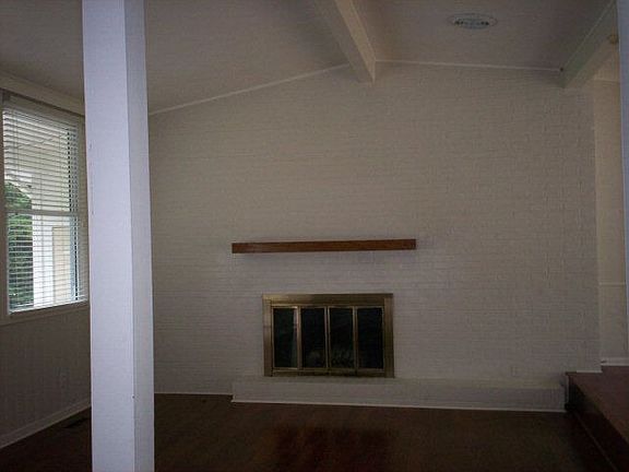 3rd image of 3107 Country Club Dr