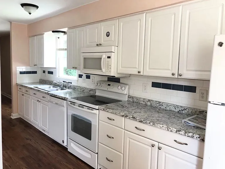 513 Brent Rd — Photo 3