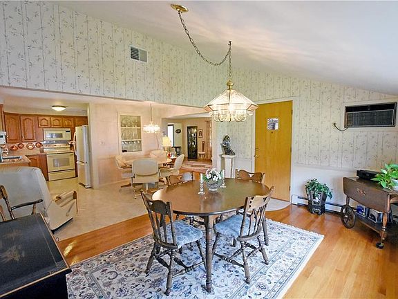 5th image of 223 Don Ave