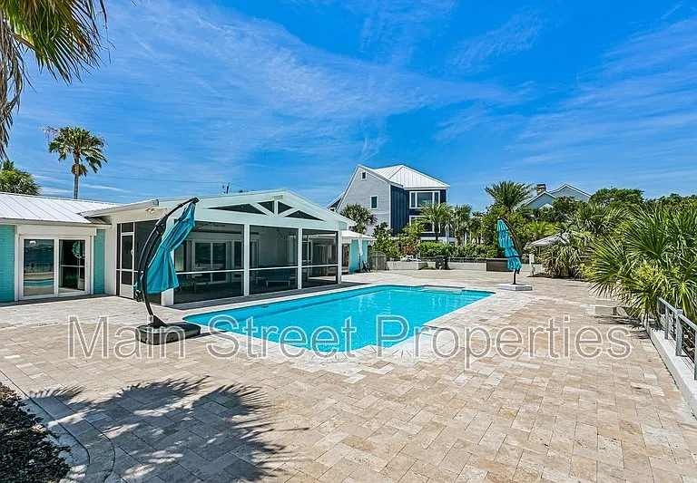 231 Sabine Dr — Photo 5
