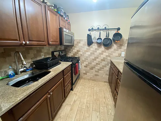 Rented by Premier Metro Realty Corp | media 17