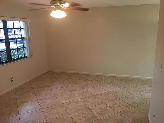 4th image of 4141 Oak Terrace Drive #4141