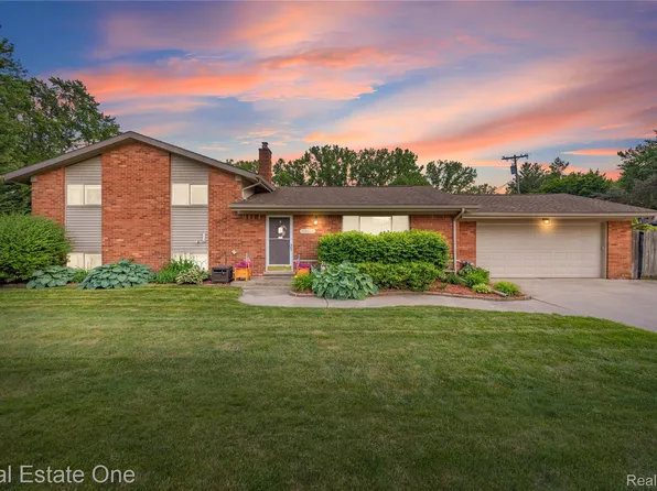 24100 Alpine St, Clinton Township, MI 48036