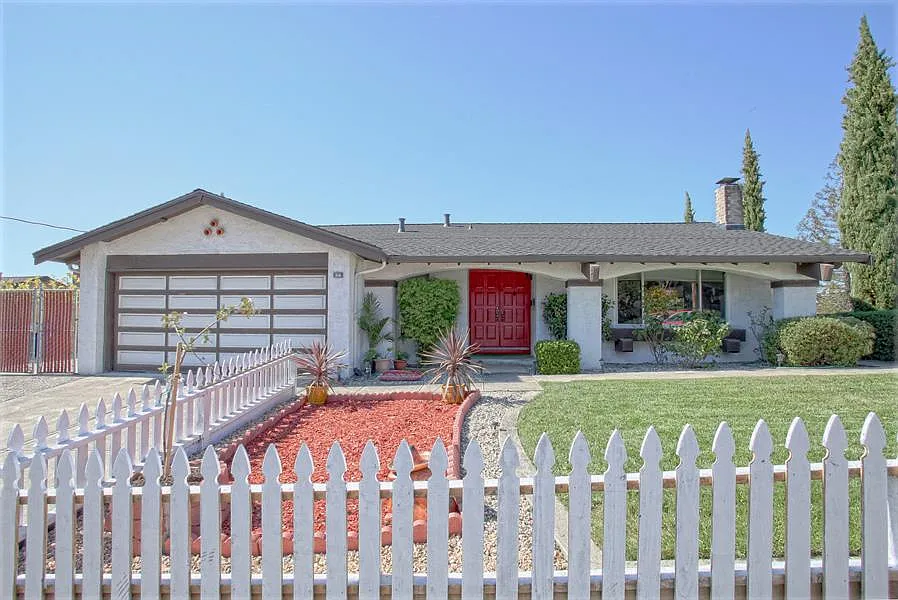 5696 Shadow Ridge Dr photo 1