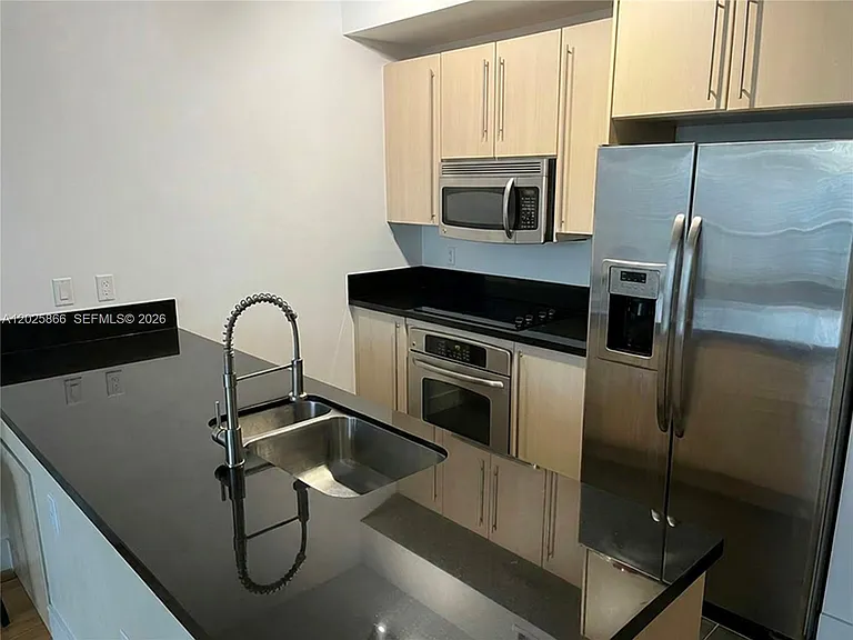 79 SW 12th St #2911 — Photo 4