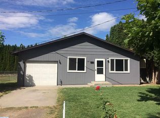 706 Wolfe Ln, Grandview, WA 98930