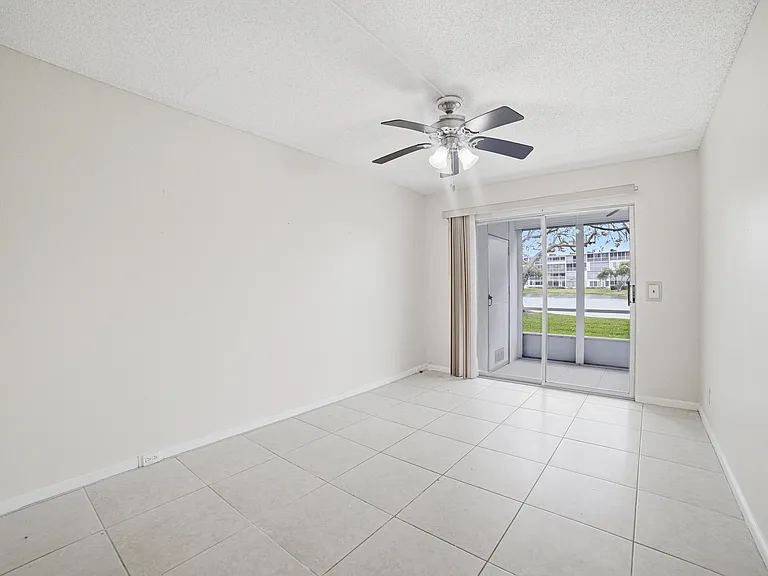 1025 Newcastle Dr #1025-B — Photo 17