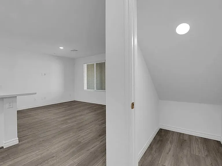 10772 Ditchburn Ct — Photo 12