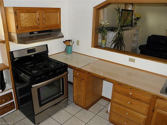 5th image of 86 Carlton Dr