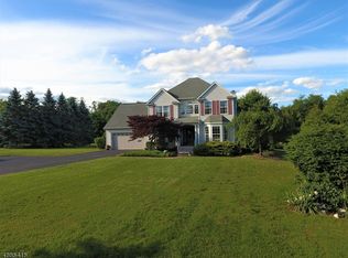 3 Meadow Ln, Newton, NJ 07860