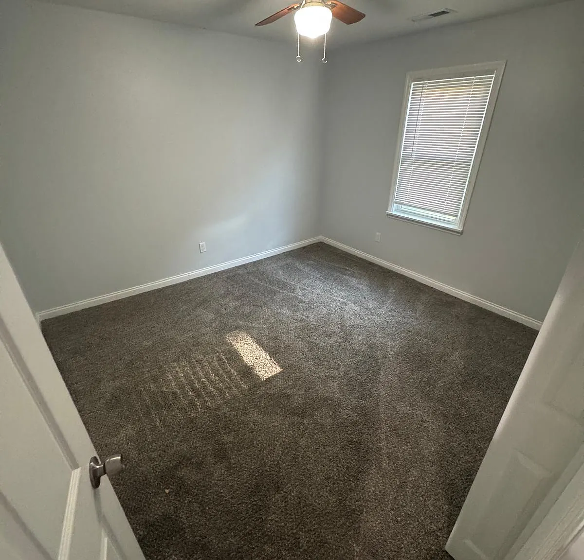 3 bed, 1150 sqft, $1,950 — Photo 3