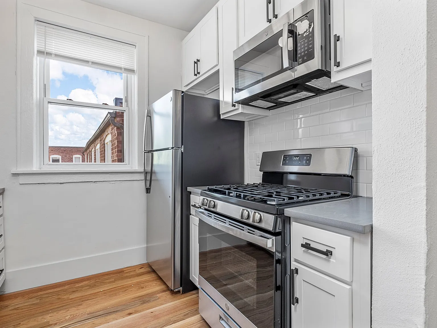 4 bed, 1500 sqft, $3,400 — Photo 3