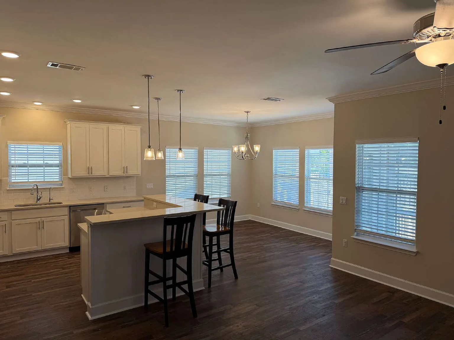 4 bed, 2.0 bath, 2046 sqft, $2,850 — Photo 3