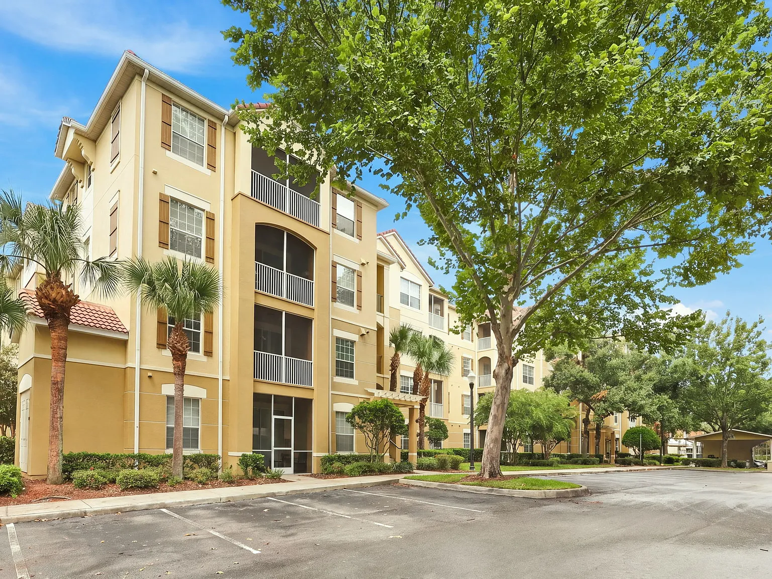 3 bed, 1247 sqft, $1,900 — Photo 1