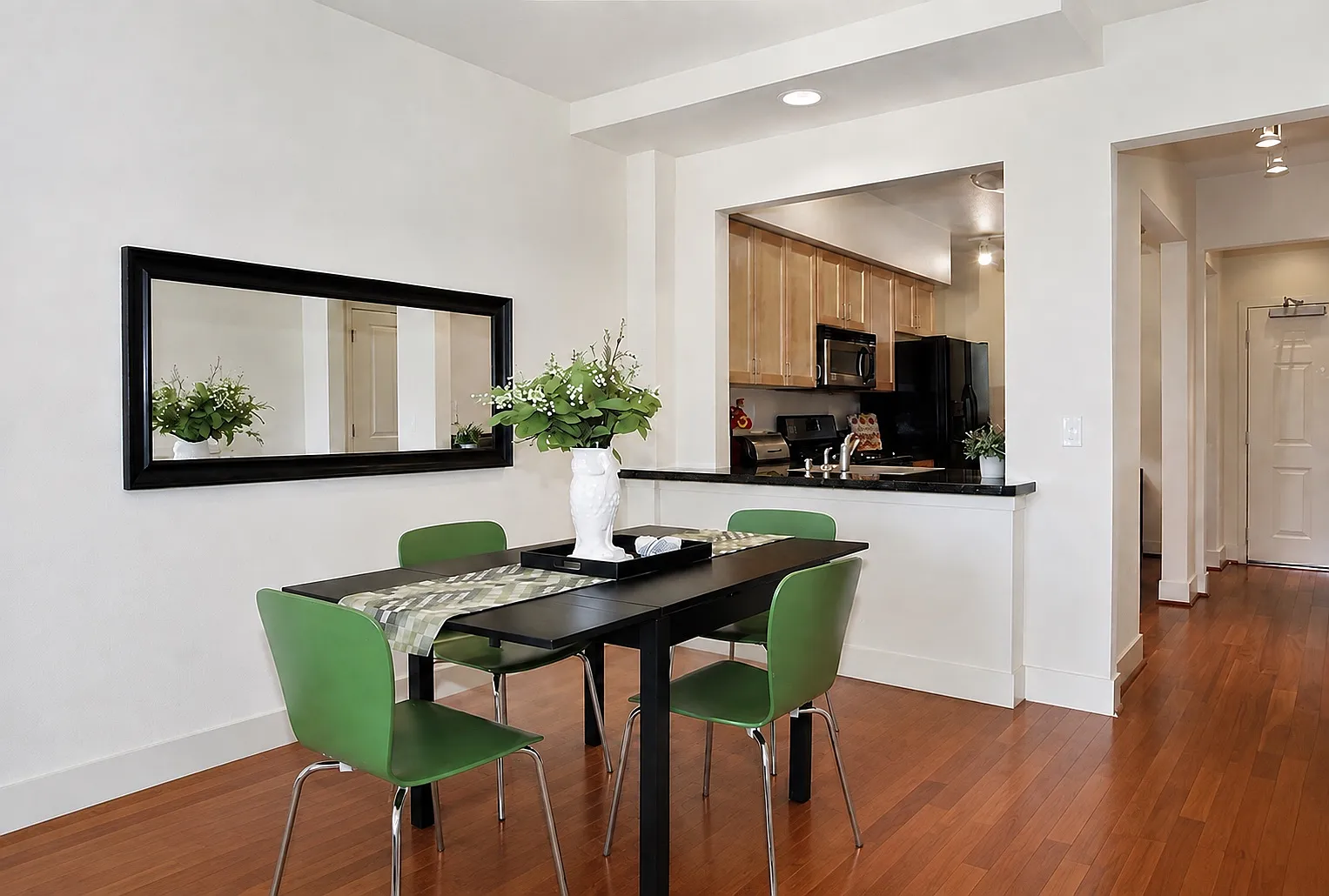 2 bed, 1.5 bath, 1185 sqft, $3,500 — Photo 4