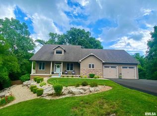 22686 White Oaks Ln, Athens, IL 62613