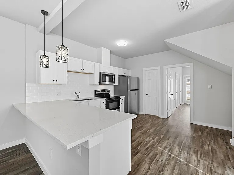 3413 Valley Vista Dr — Photo 4