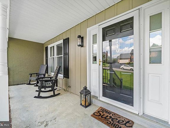 3rd image of 119 Carriage Dr