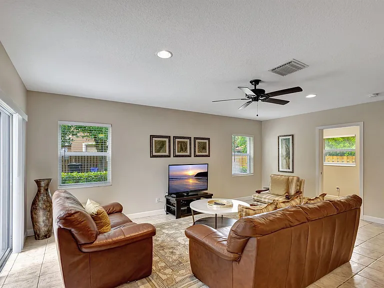 13792 Yarmouth Dr — Photo 17