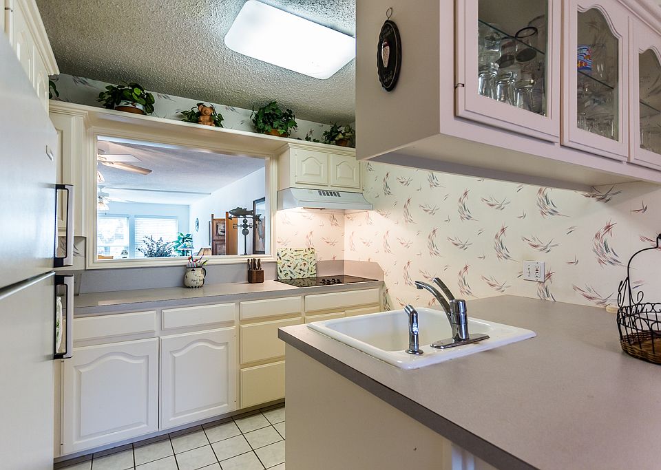 1st image of 806 Highcrest Dr APT 5