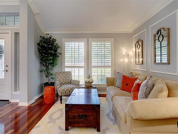 3rd image of 526 Gifford Dr